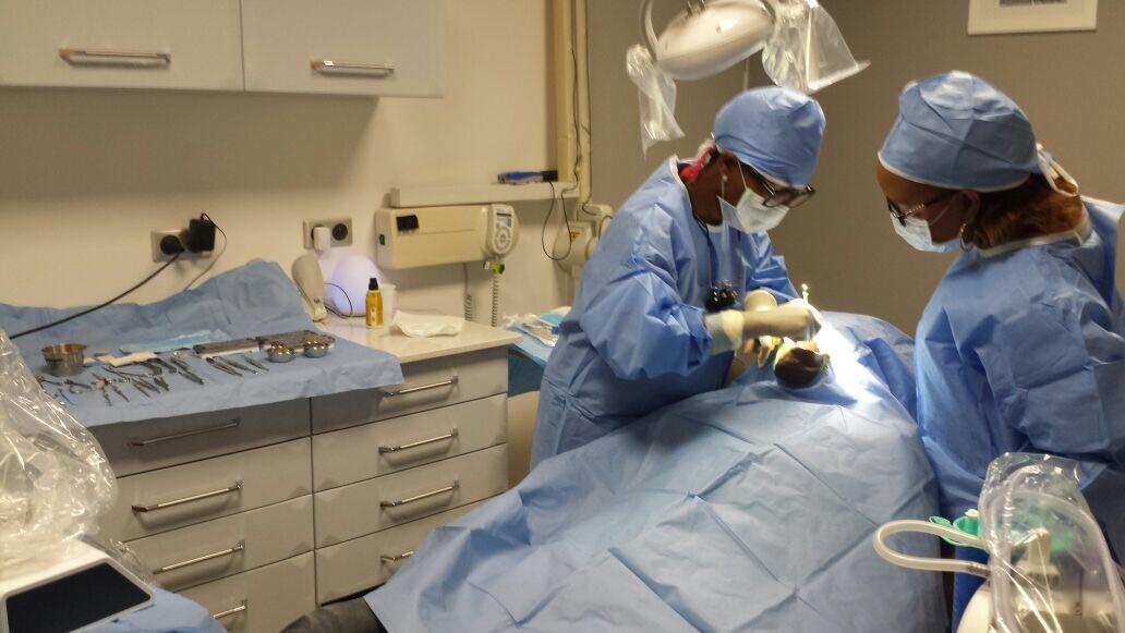 Salle de chirurgie implantologie